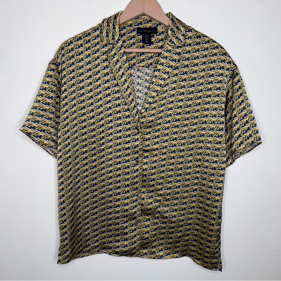 House of Harlow 1960 Tops - House Of Harlowe Small Button Down Collared Silky Short Sleeve Geometric Top